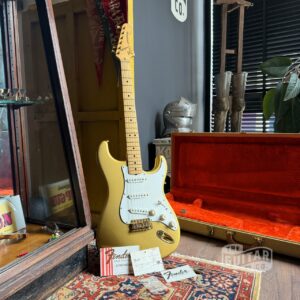 Fender Stratocaster Dan Smith “Gold on Gold” 1981